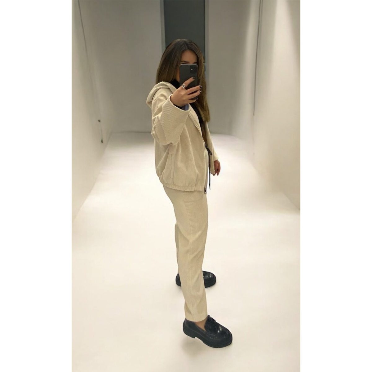 Le Streghe • Elastic Corduroy Velvet Trousers • Latte Beige - Image 2