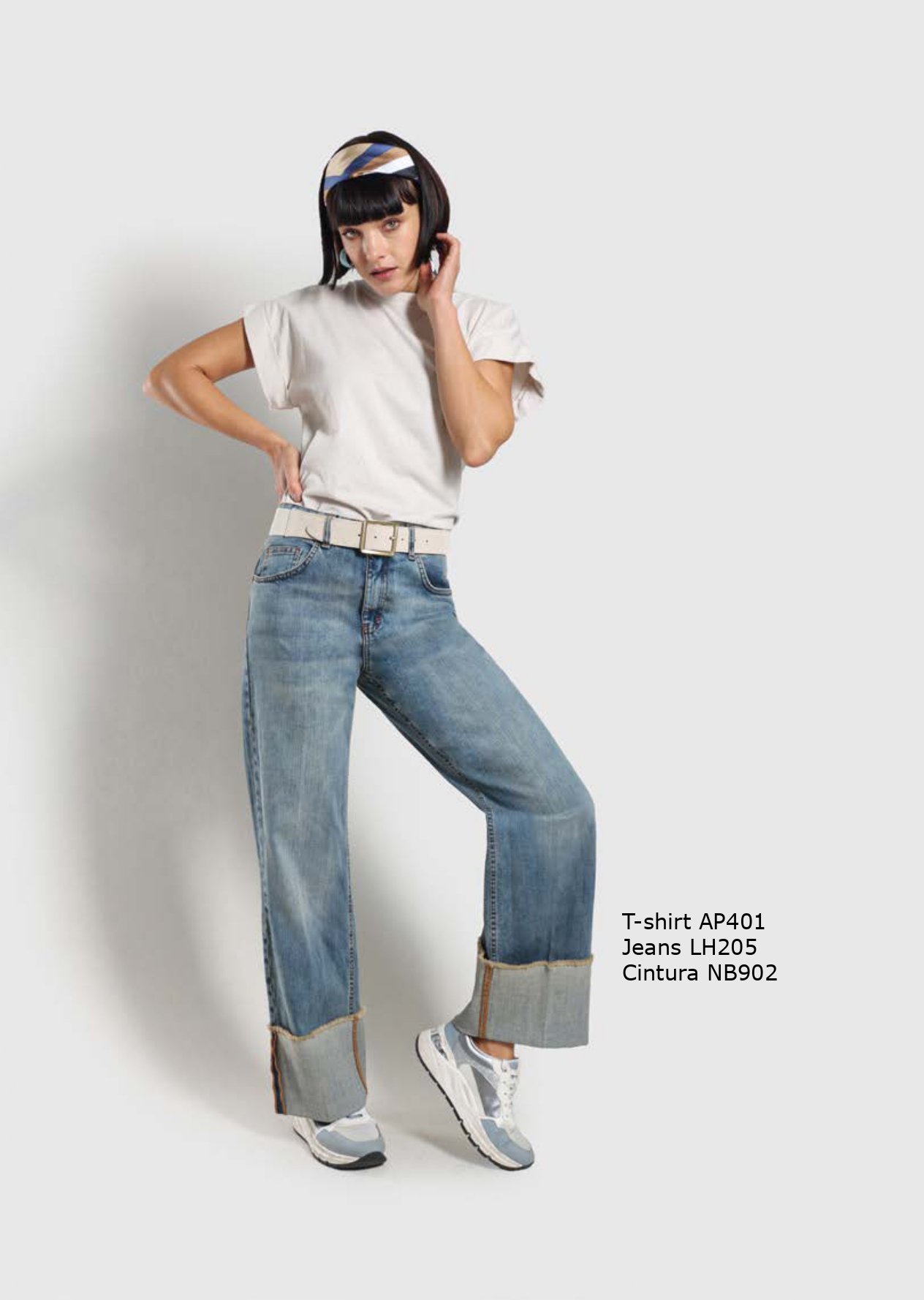 Le Streghe • Rolled-up Sleeves T-shirt • Beige