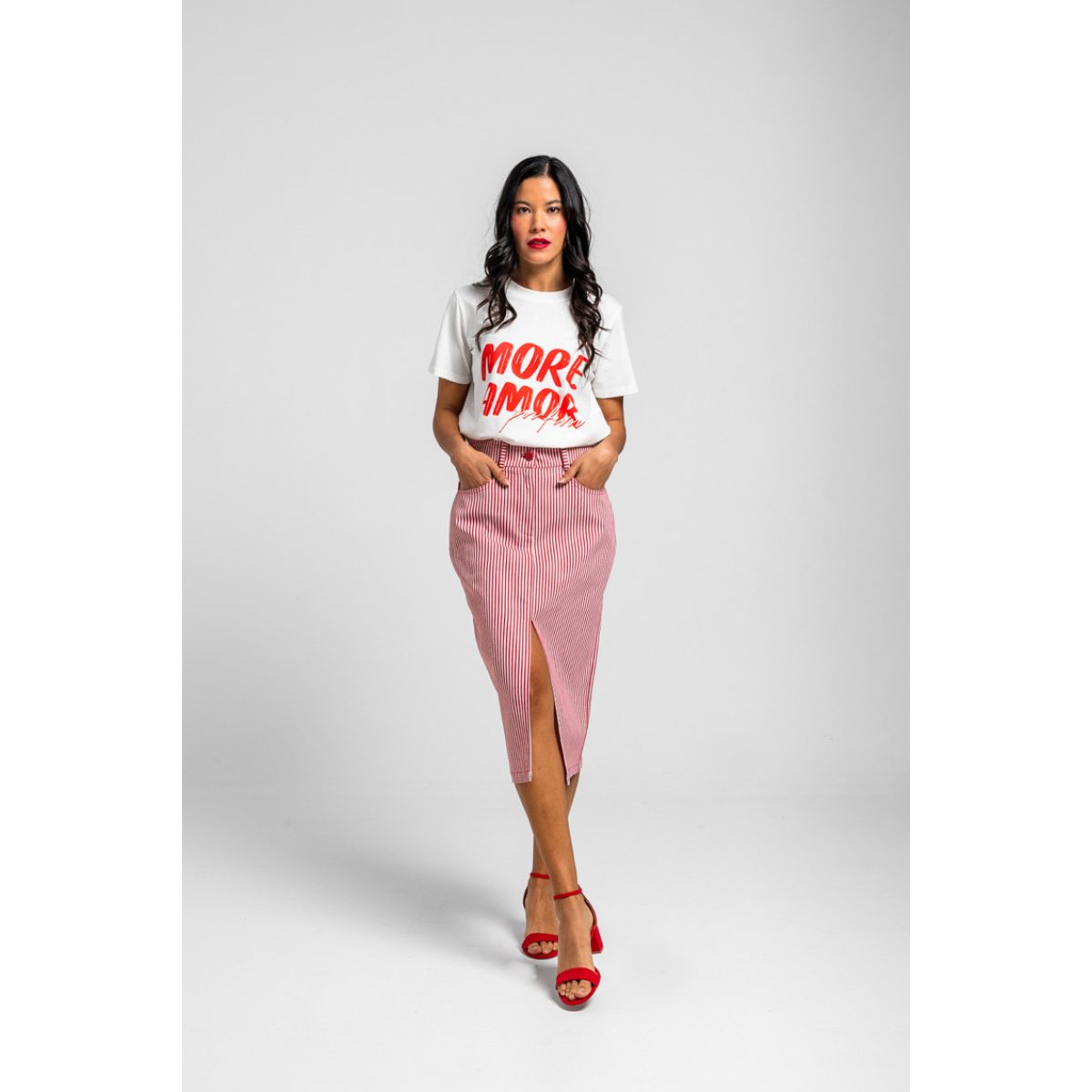 Lolina • More amor por favor Unisex T-Shirt • White Red - Image 4